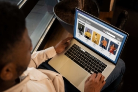 How to remove powered by Shopify blog cover image